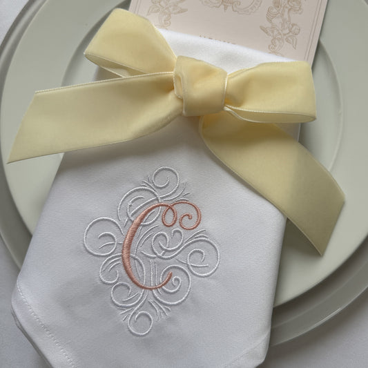 Elegante Serviette Hochzeit bestickt mit Monogramm in Rosa