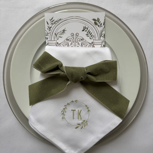 Hochwertige Serviette mit individueller Bestickung für Hochzeitstafel