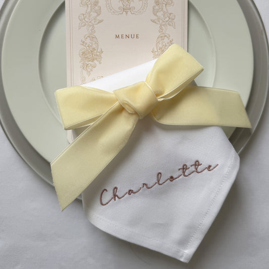 Hochzeits Tischdeko: personalisierte Stoffserviette mit Namen