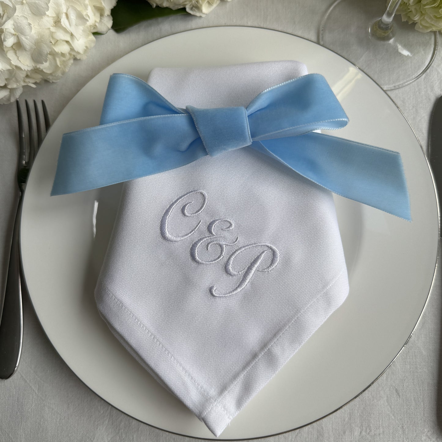 "LUXE" - bestickte personalisierte Serviette mit Monogramm für Hochzeit & Events